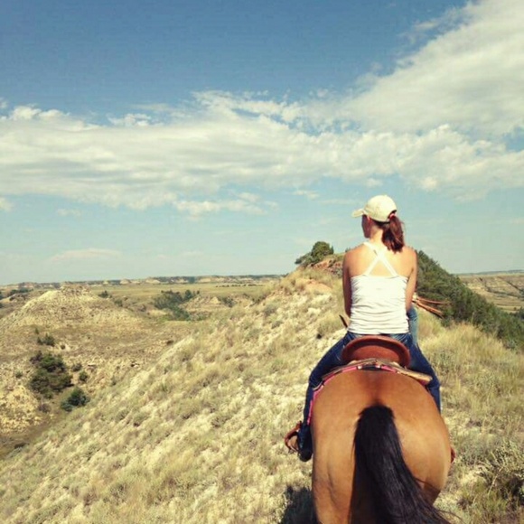 Meet your Posher, Lisa - Picture 3 of 3