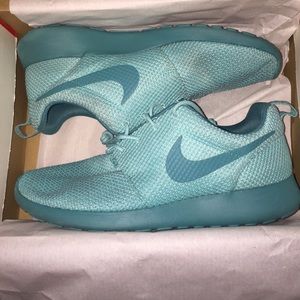 Men's Nike Roshe Run (size 10)