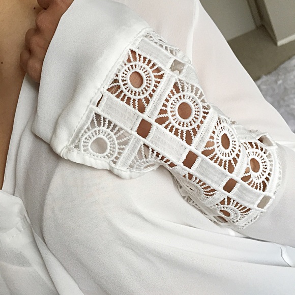 FINAL SALE💕tunic blouse with crochet detail - Picture 4 of 4