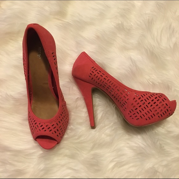 Apt. 9 Shoes - ✌🏼️ Apt. 9 coral cutout heels size 7.5