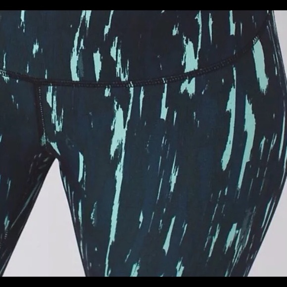 LULULEMON WUNDER UNDER CROPS - Picture 2 of 4