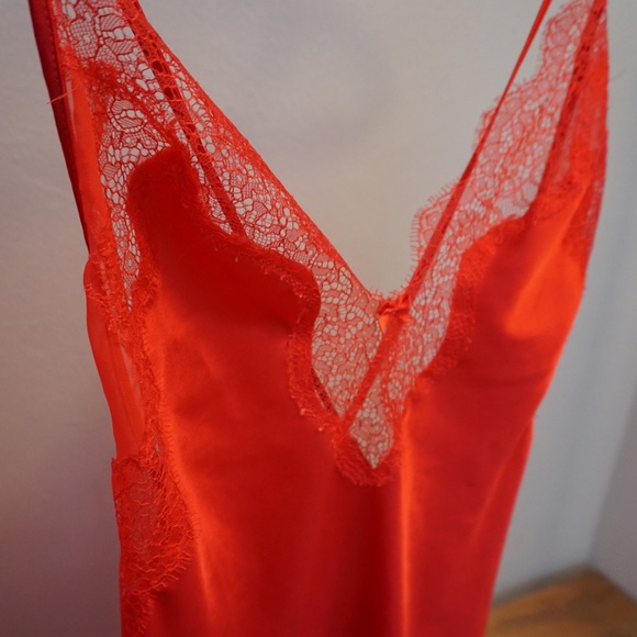 Victoria's Secret Slip - Picture 1 of 4
