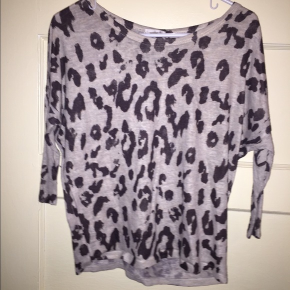 Mid sleeve leap are print top.