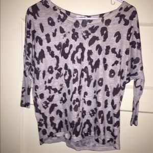 Mid sleeve leap are print top.