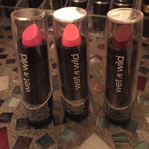 3 wet n wild lipsticks!