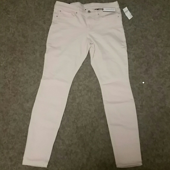 Brand new light pink legging fit skinny jeans.
