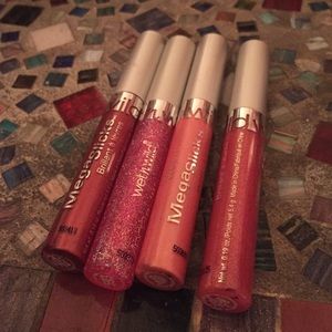 4 Wet n wild Megaslicks lip gloss