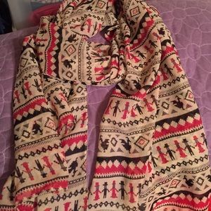 Cute patterned scarf!