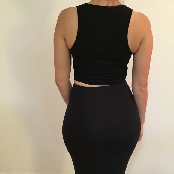 •LAST ONE• Peek-a-Boo Ribbed Crop Top - Picture 4 of 4