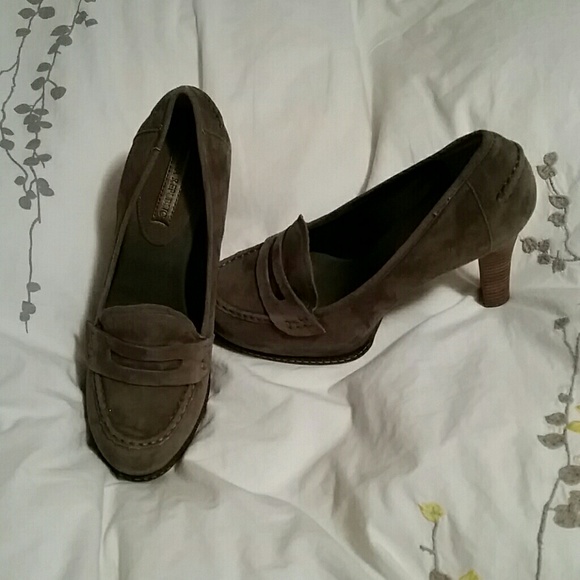 Banana Republic Quinn griege suede platform heel