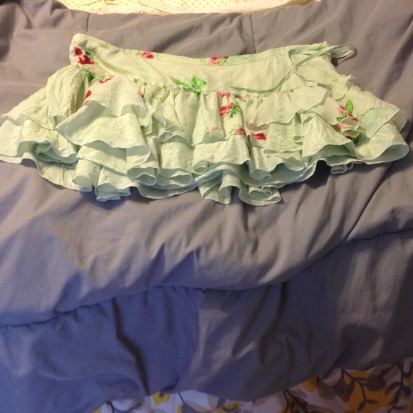 Cute A&F ruffle skirt