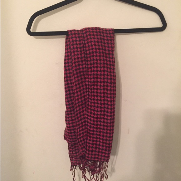 Houndstooth scarf