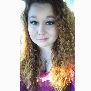 Meet your Posher, Courtney