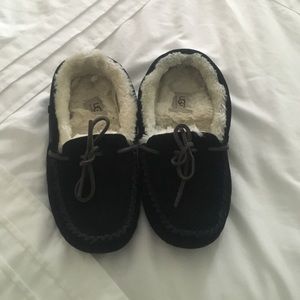 Non real ugg moccasins