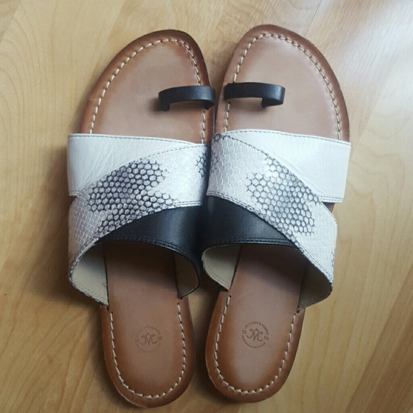 Johnston & Murphy toe ring sandal