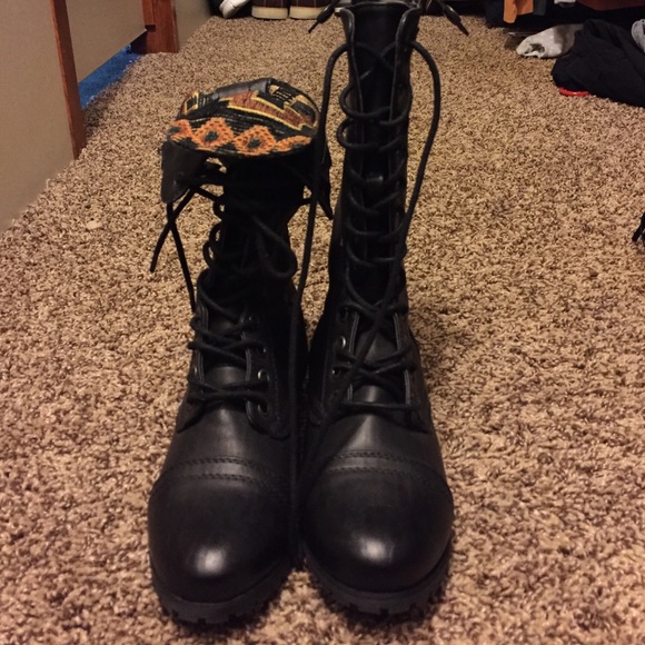 Combat boots