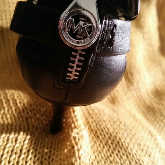 Micheal Kors Shoes - Picture 2 of 4