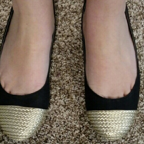 BRAND NEW Michael Antonio flats - Picture 2 of 3