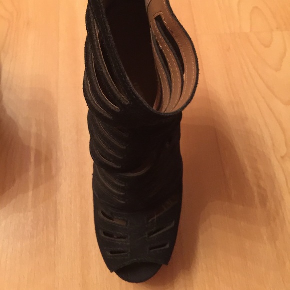 Platform cutout heels