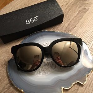 Egg mirrored sunglasses