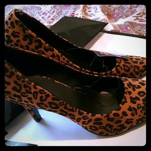 Brand new Leopard print pumps...