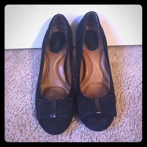 black suede Clarks pumps.