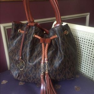 Michael Kors Jet Set Gathered Large Handbag