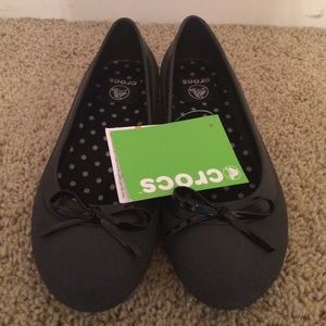 **NEW** Crocs Mammoth Bow Flats, Charcoal, Size 7W