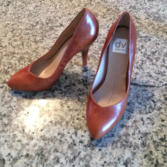 Cognac leather high heels