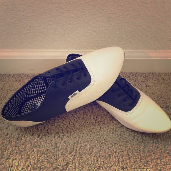 Black and white pointed toe vans