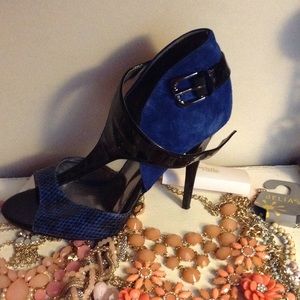 Guess blue snake print heels