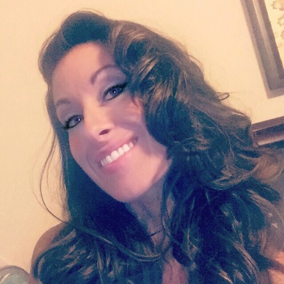 Meet your posher! - Picture 2 of 4