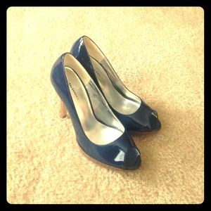 Open toe pump