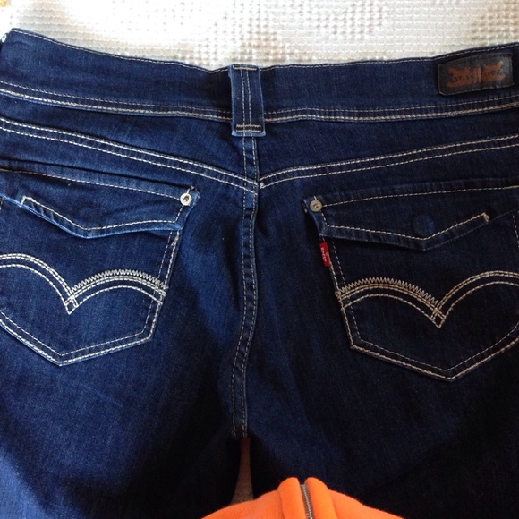 Women's Levi's Jeans