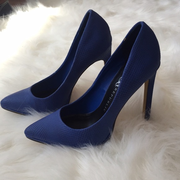 NWOT Rock & Republic Blue Heels