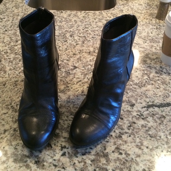 Black leather ankle booties - Picture 2 of 4