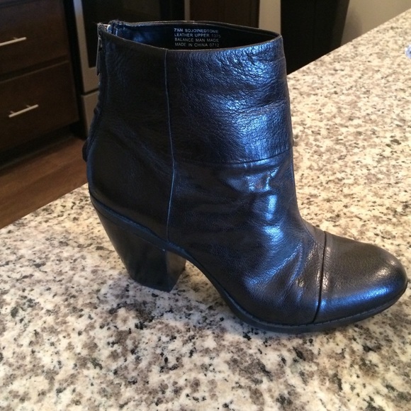 Black leather ankle booties - Picture 3 of 4
