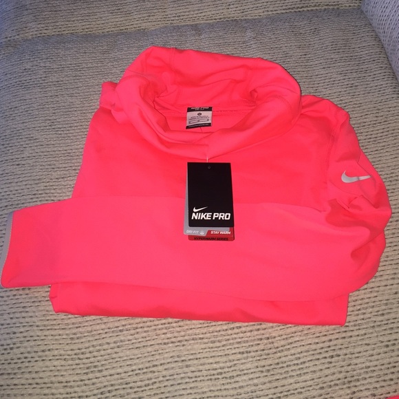 Nike Tops - Nike Pro Hyoerwarm