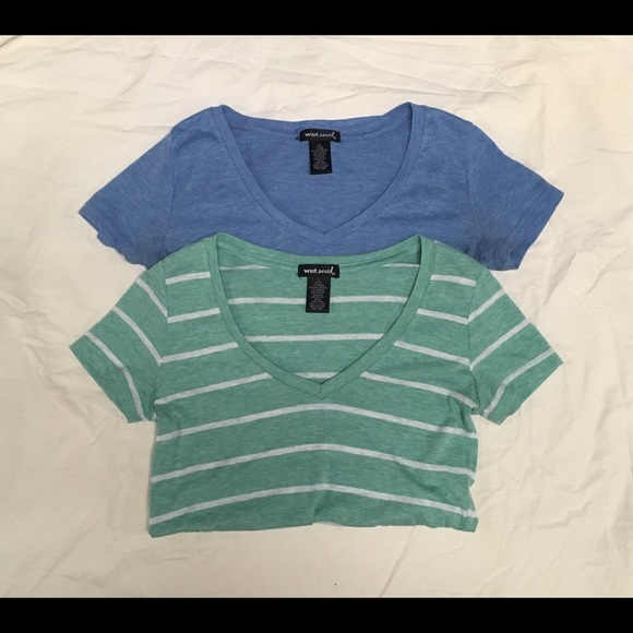 V-neck t-shirts