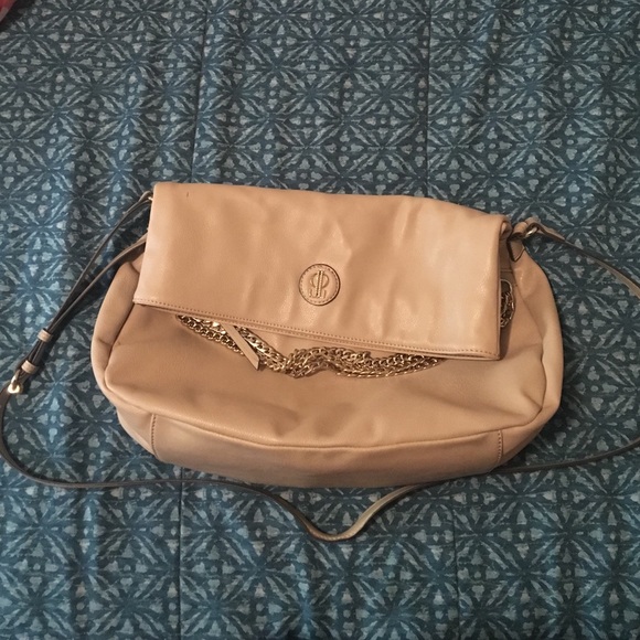 I am selling my Jennifer Lopez cross body purse