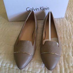 Calvin Klein Faith flats in Desert