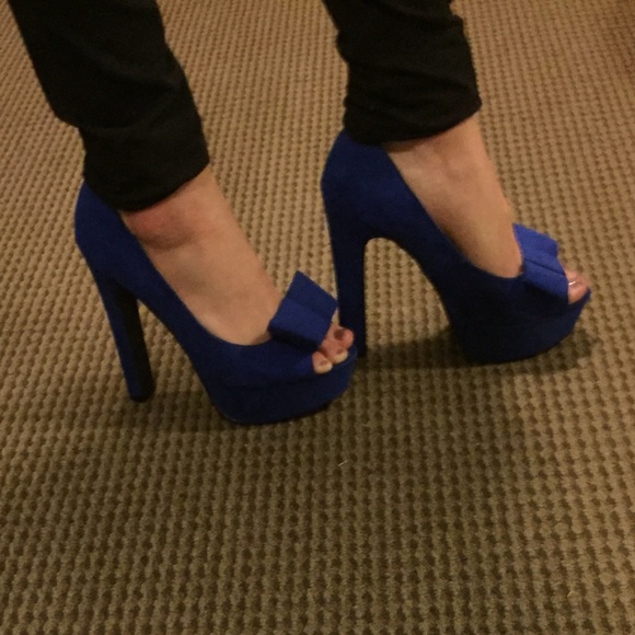 Blue pumps!