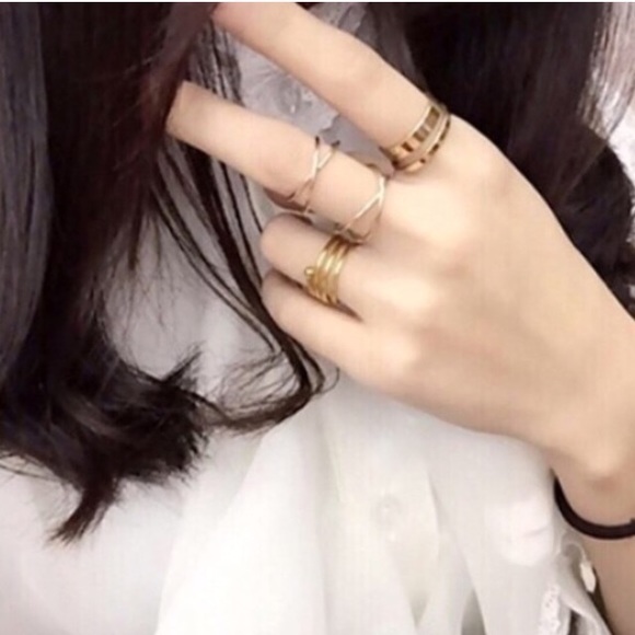 Gold rings - Picture 2 of 3