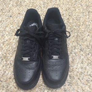 Men's size 9 Air Force ones.