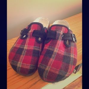 AE Plaid Clogs