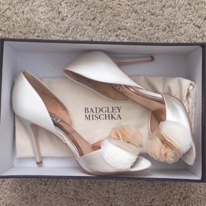 Brand New Badgley Mischka Ginseng heels size 8