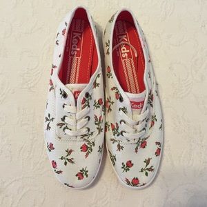 New without tags flower keds