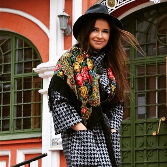 Meet your Posher, Alina