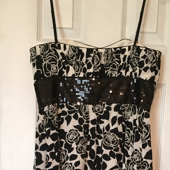 Dress - Picture 4 of 4