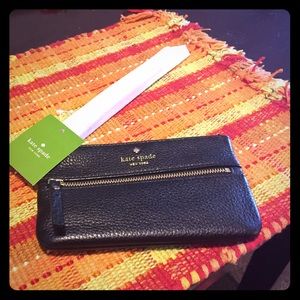 Brand new Kate Spade wristlet.
